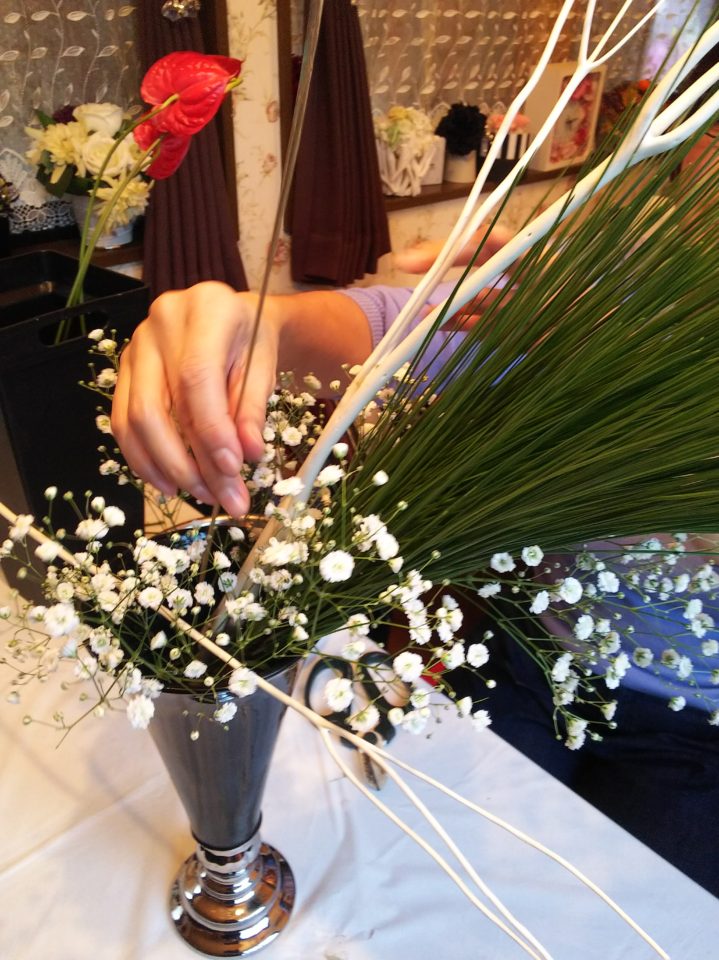 お花を飾って新年を迎えるお正月のいけばな 草月流いけばなコース 東京立川 国立 国分寺 草月流いけばな教室 フラワーアレンジメント教室 オーダー アトリエクリスタルローズ